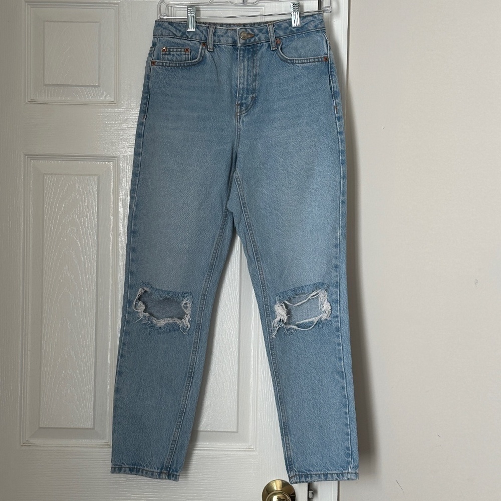 TOPSHOP Women's Light Mom Jeans Ripped jeans Size 26 Length 30 - Picture 2 of 8